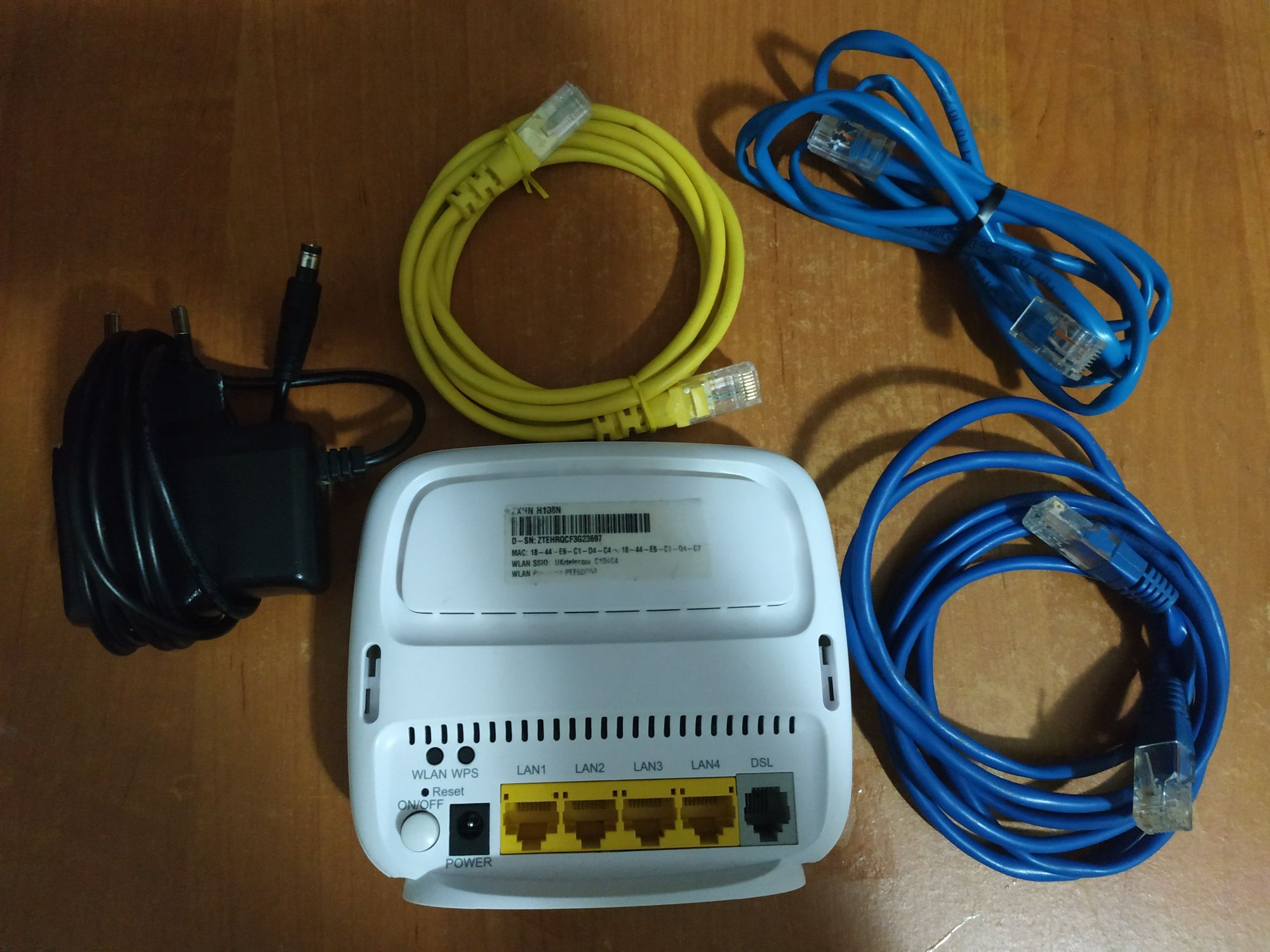 Роутер ZTE ZXHN H108N під DSL кабель