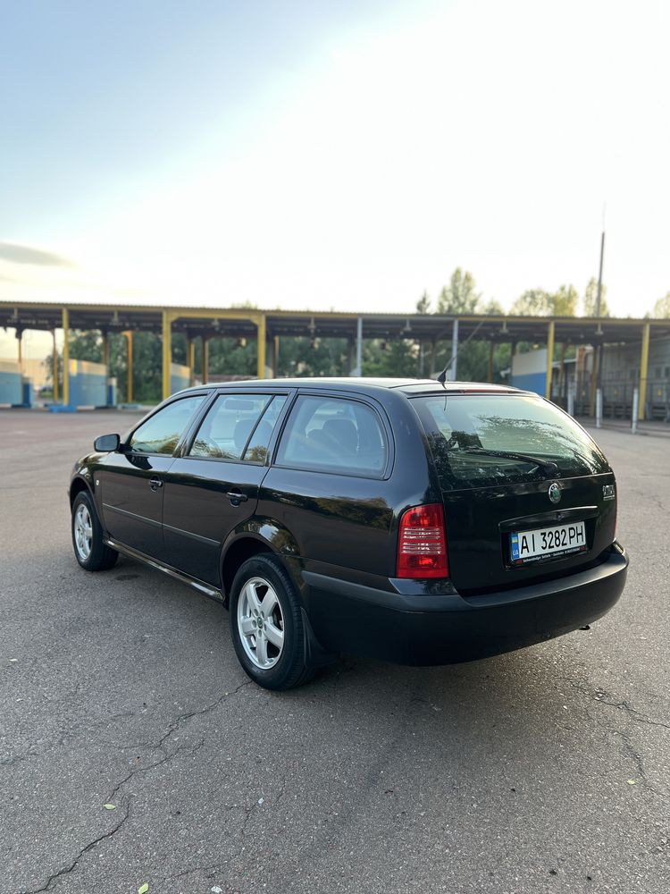 Skoda Octavia РЕСТ 2.0 бензин гарна комплектація!