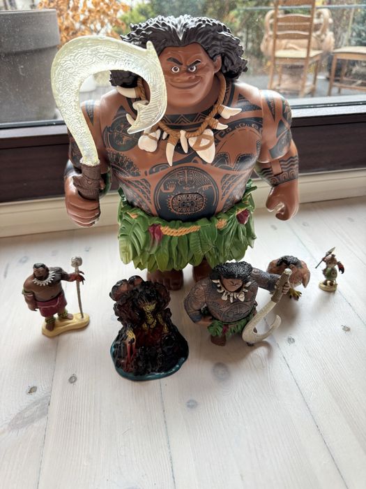 Zestaw - olbrzymi gadający Maui + 5 figurek