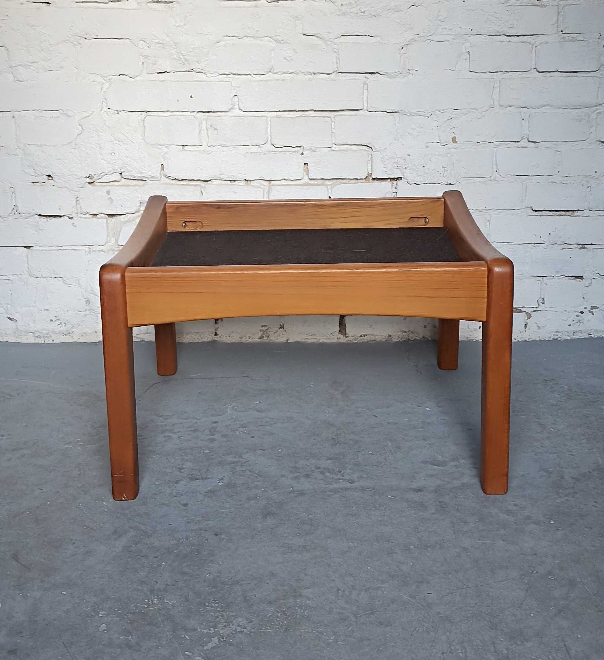 Podnóżek z drewna tekowego proj. Ole Wanscher lata 60 vintage design