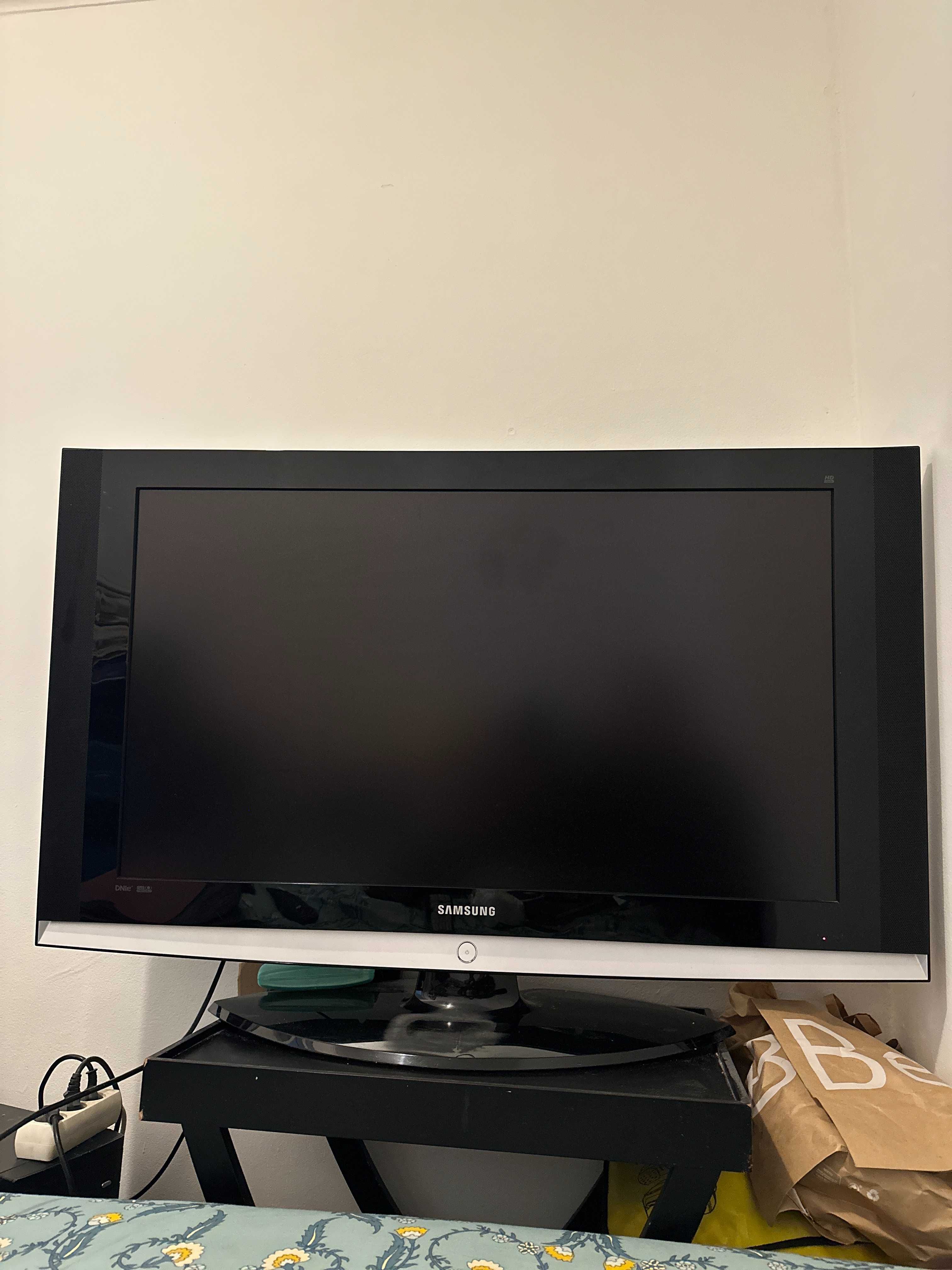 Samsung 43" Full HD TV - Usado