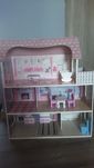 Domek dla lalek, nie mieści Barbie