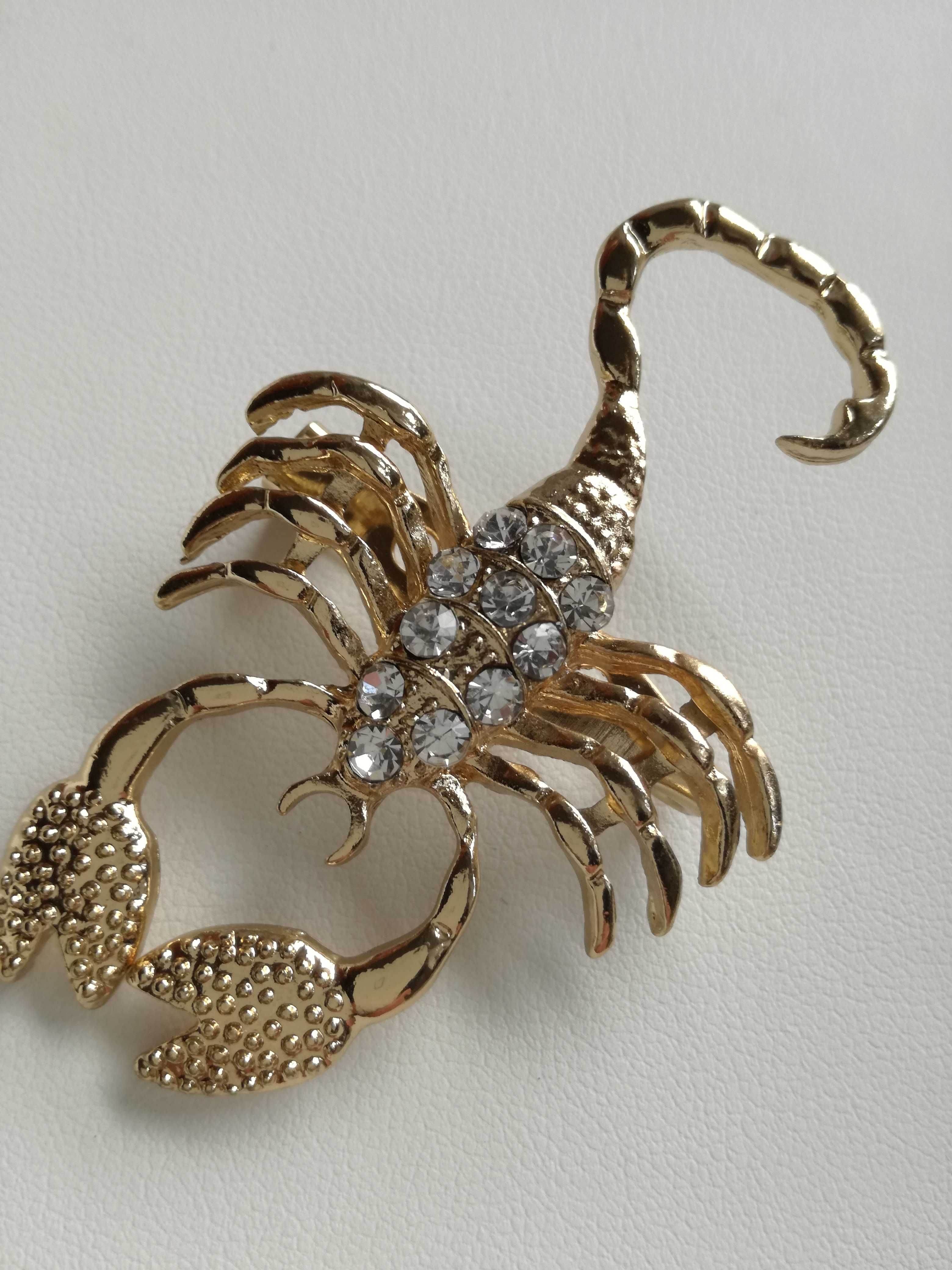 USA_BROSZKA/ZAWIESZKA_nieszablonowa biżuteria - złoty skorpion