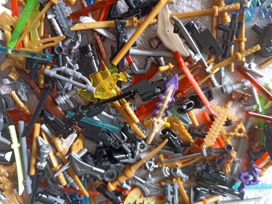 LEGO oryginalna broń miecze blastery kusze włócznie 20 gramów 0,02 kg