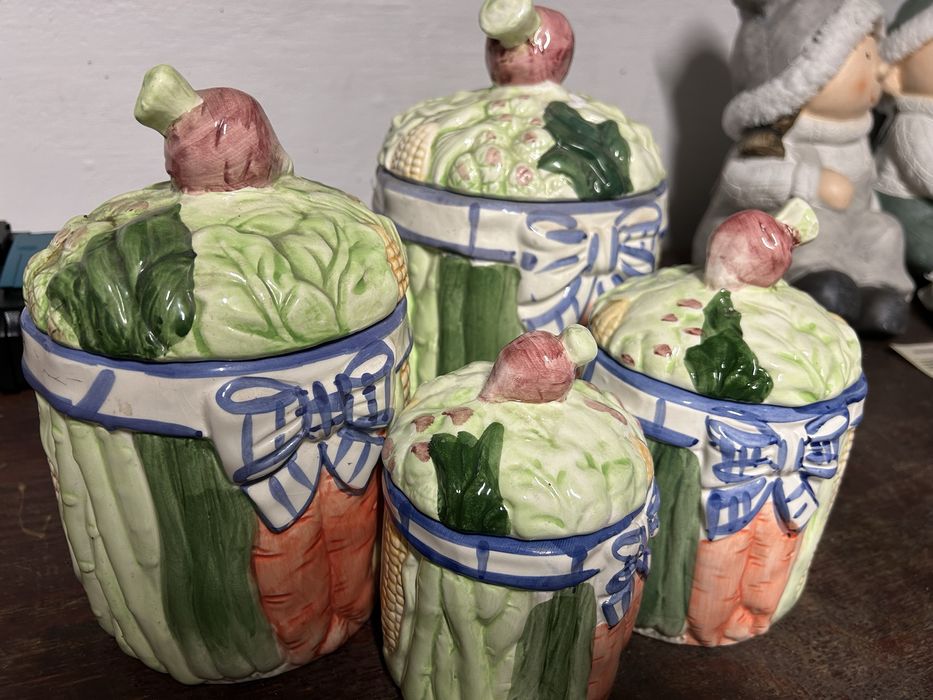 Kolorowe pojemniki , przechowywanie