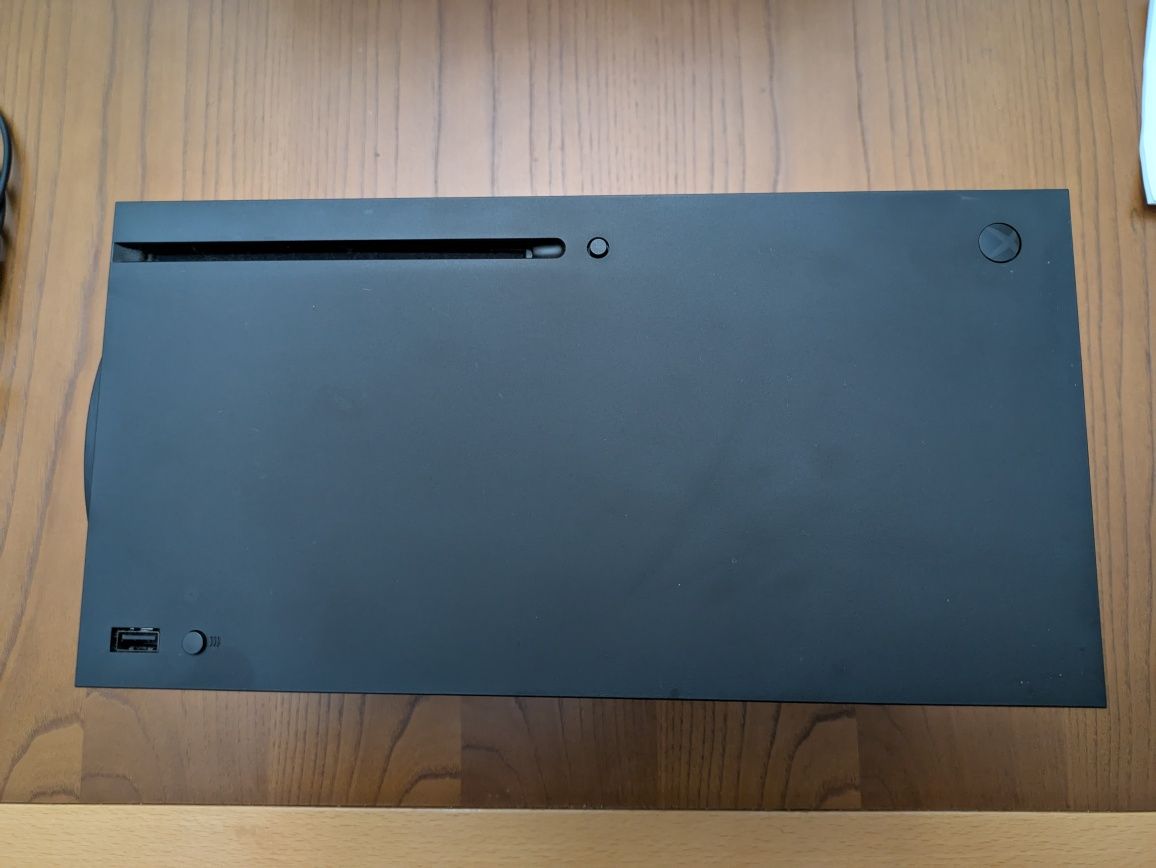 Xbox Series X 1TB preta com comando e acessórios originais
