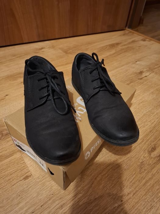 Sprzedam czarne,skórzane,chłopięce buty r.34