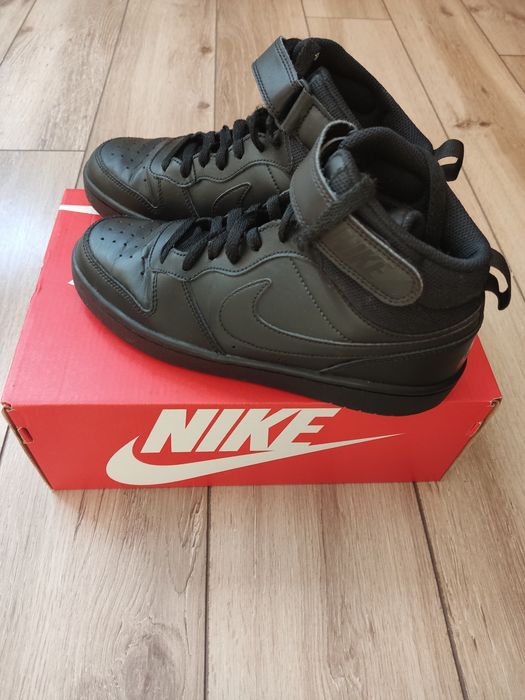 Dwie pary butów przejściowych