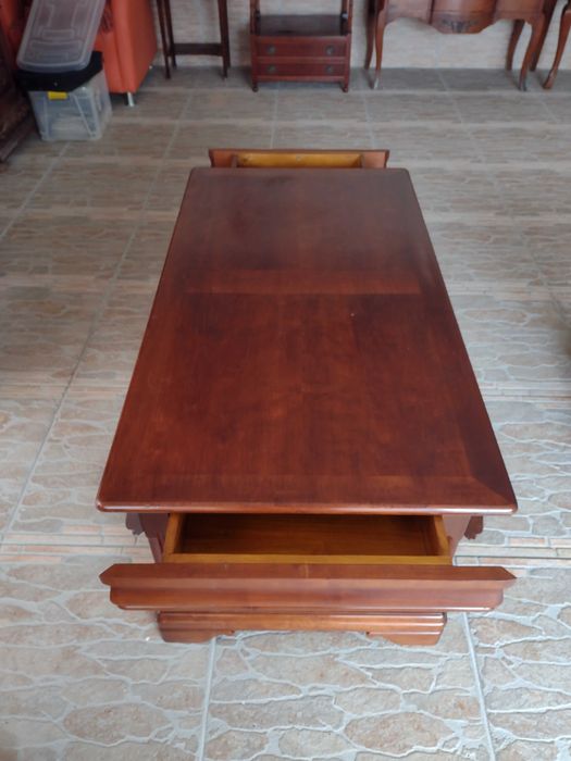 Mesa de centro de sala de estar com duas gavetas