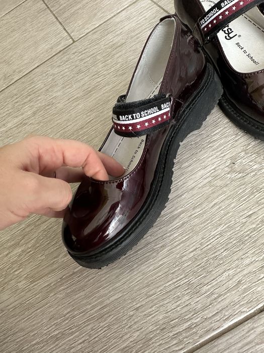 Туфли на девочку в школу