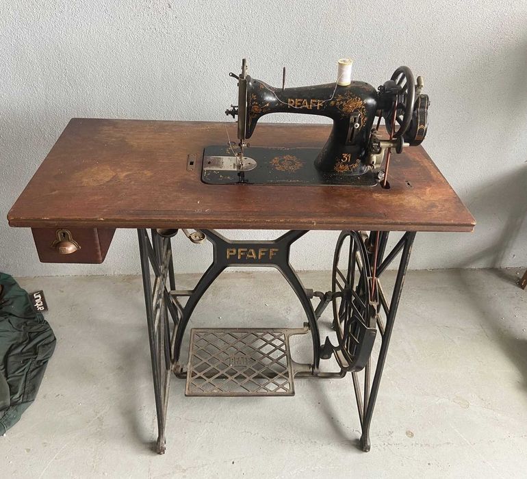 Máquina de costura PFAFF