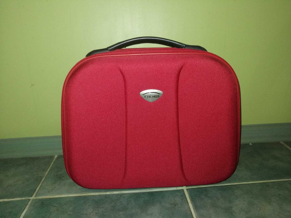 Kosmetyczka podróżna na kluczyk