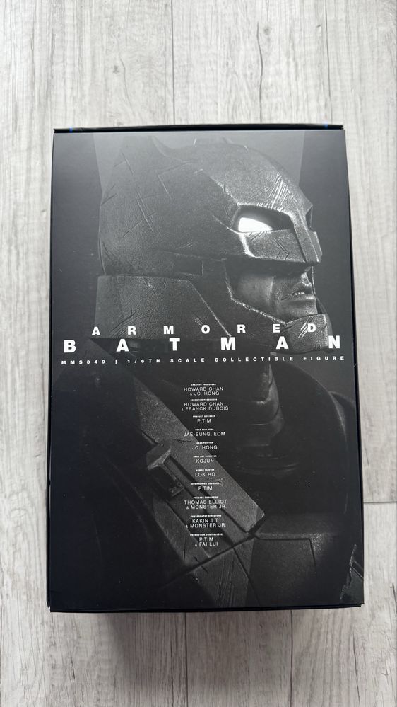 Hot Toys MMS349 Armored Batman