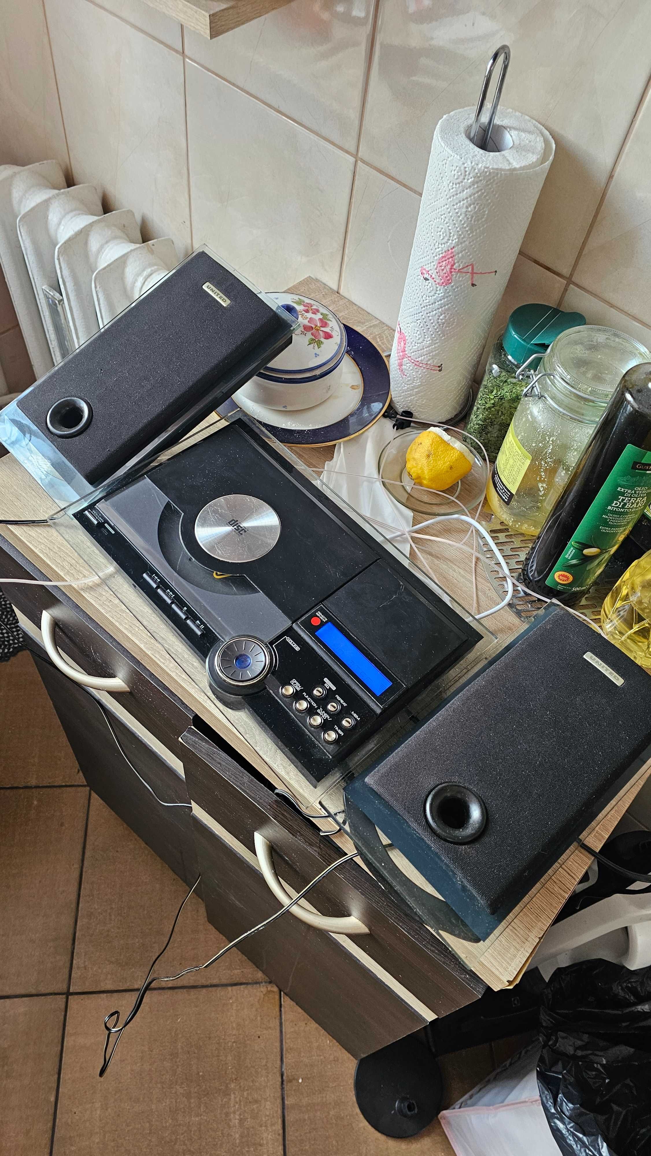 Untied CD microsystem.Radio z CD. AUX.cd player Retro
