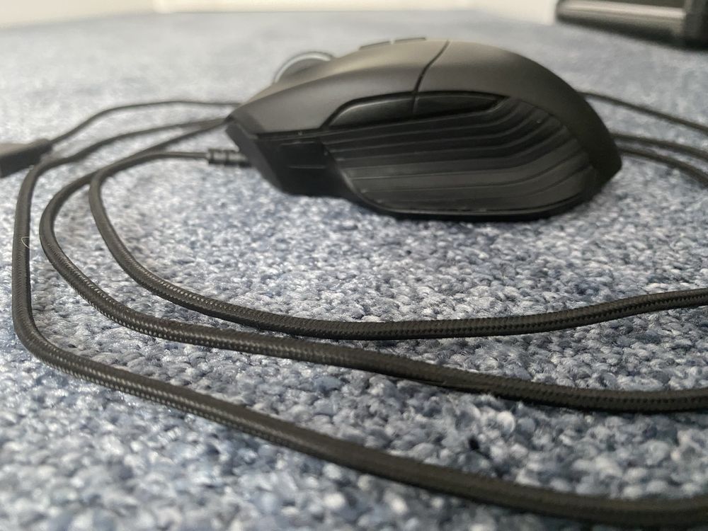 Uszkodzona myszka Razer Basilisk