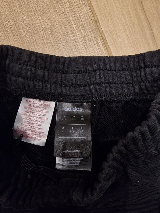 Czarne krotkie bawełniane spodenki Adidas 116/122 na trenning w-f