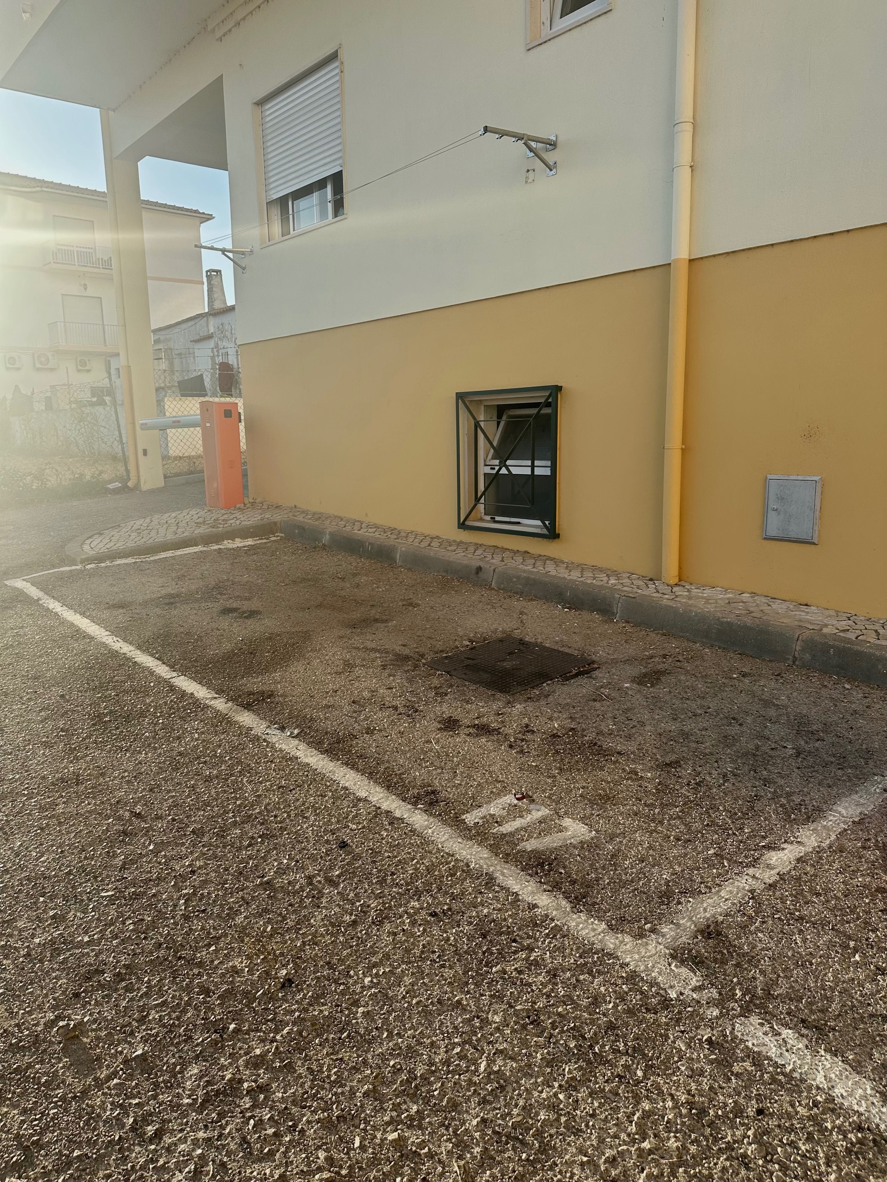 Garagem Boxe + Lugar Estacionamento em Condomínio Fechado