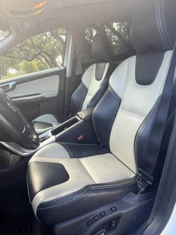 2017  Volvo  XC60