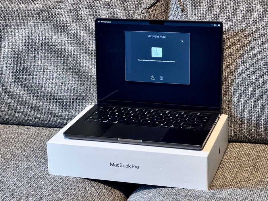 MacBook Pro 14 cali Apple M3 Pro, gwiezdna czerń, kompletny