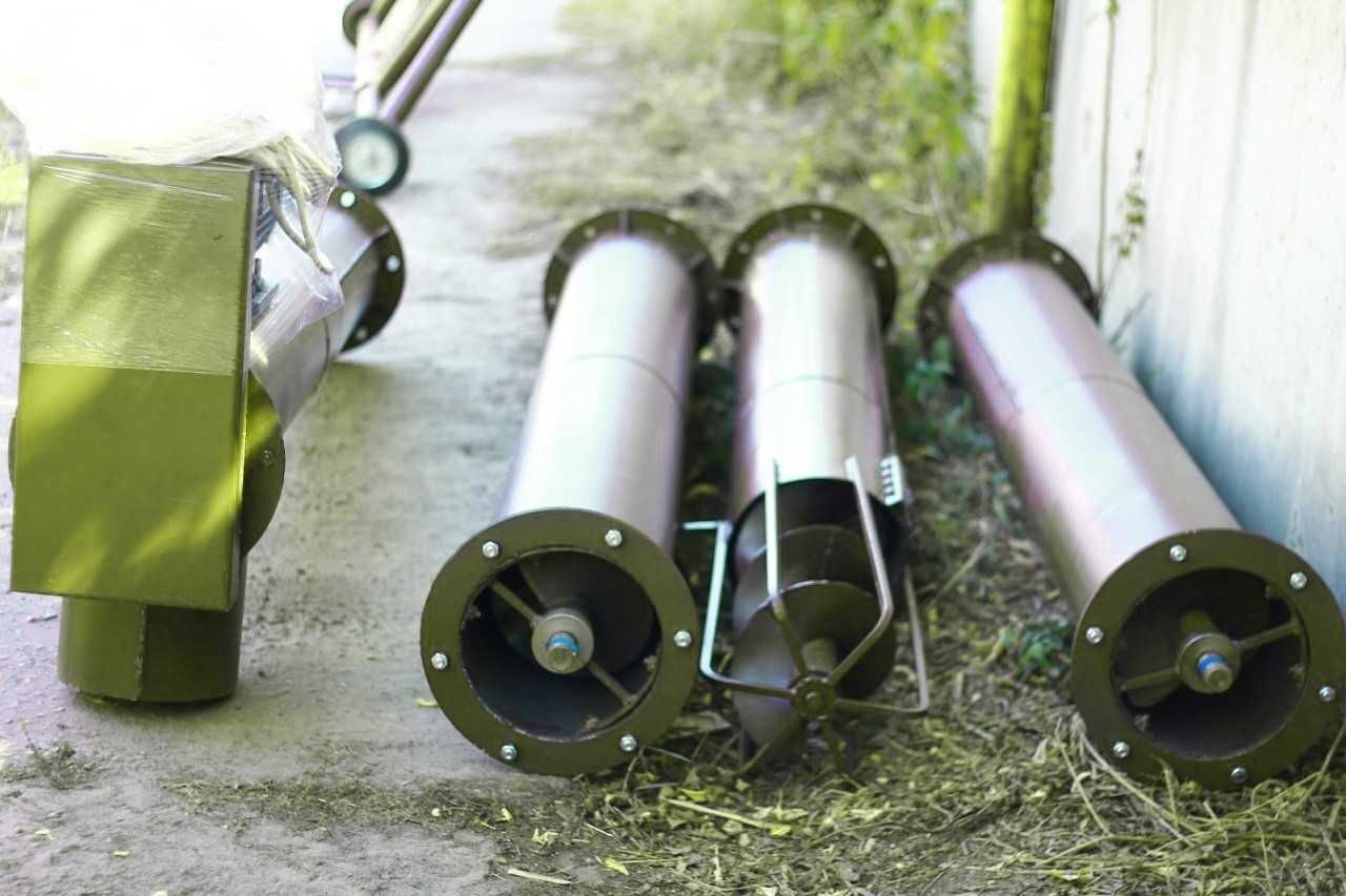 Шнековый погрузчик зерна с протравителем семян (винтовой конвейер)