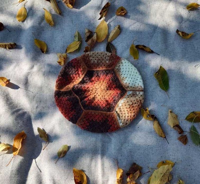 Берет в′язаний жіночий осінній берет ручної роботи