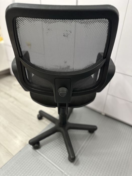 Компʼютерний стілець стан нового