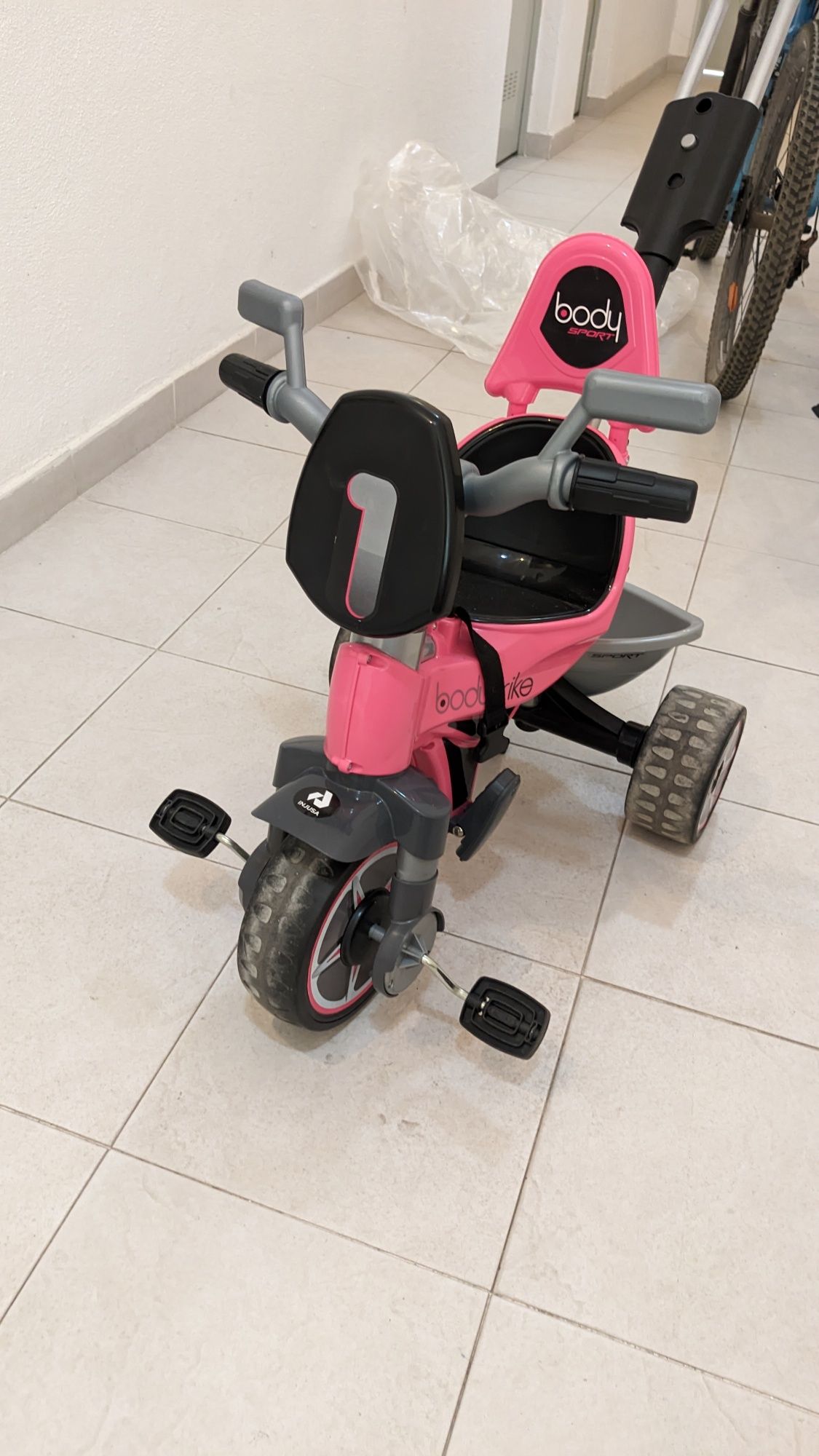 Triciclo rosa body trike