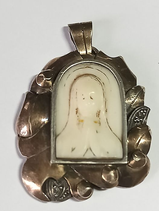 Старовинний срібний кулон "Богоматір"