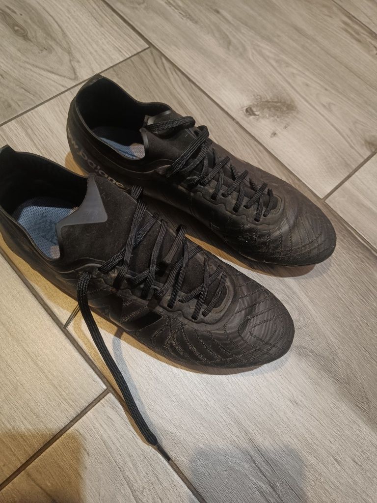 Korki piłkarskie New Balance Tekela
