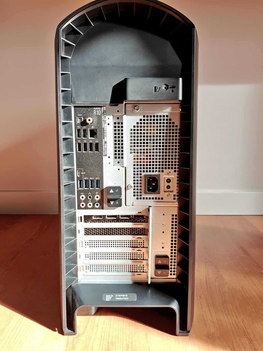 Dell Alienware Aurora R10 / RYZEN 7 5800/ RTX3080/ 1TB/ 16GB