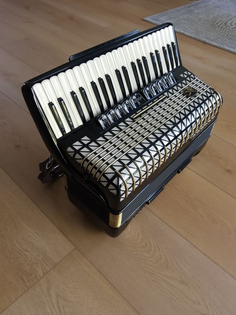 Akordeon Hohner ATLANTIC IV  De luxe  120 basów 4 ch.,GOLD VOICES  !!!