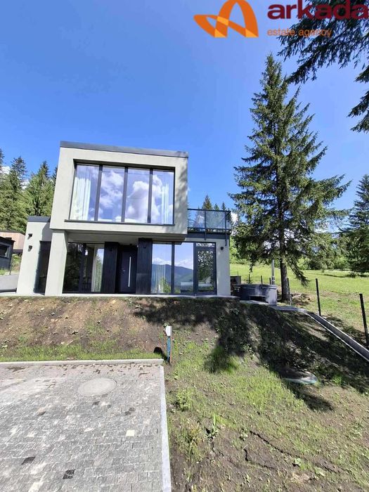 Продається дохідний будинок в курортному селі Татарів.