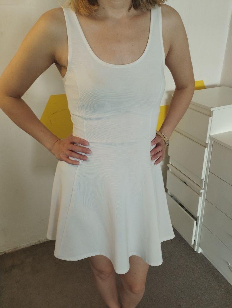 Dwie białe sukienki mini na lato,