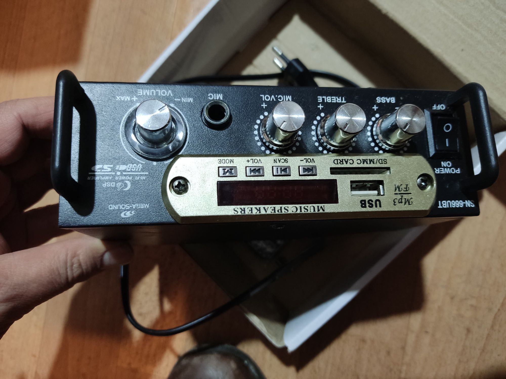 Підсилювач Звуку  SN-666U FM USB 2x300 Вт новий.
