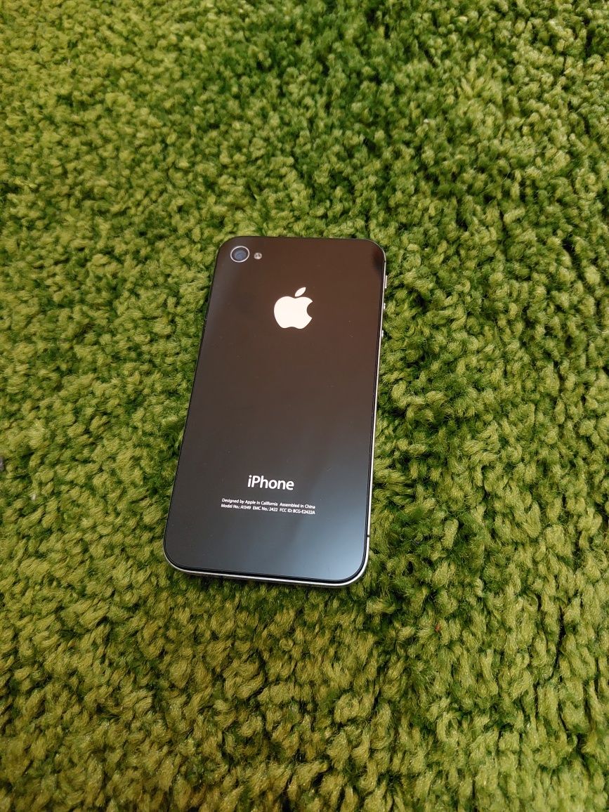 Продам IPhone 4.