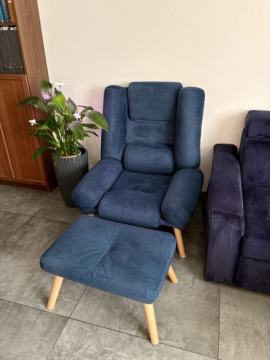 REZERWACJA Fotel z podnóżkiem / taboretem – wygodny, nowoczesny zestaw
