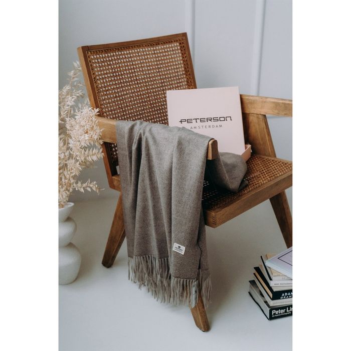 szal gładki damski w ciemnoszarym kolorze - peterson