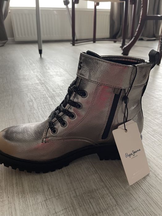 Продам чоботи для дівчини