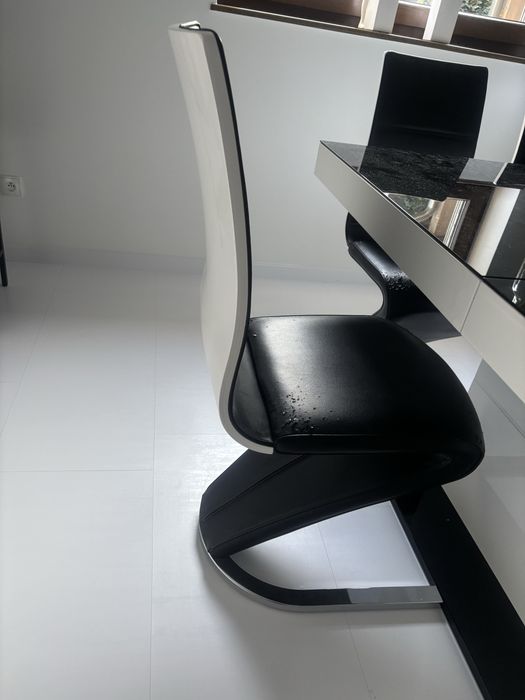 Krzesło krzesła do jadalni czarno-białe