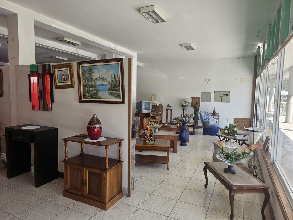 Loja em Santa Maria de Pigeiros