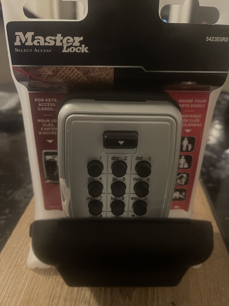 Cofre alta qualidade marca americana Master  Lock novo