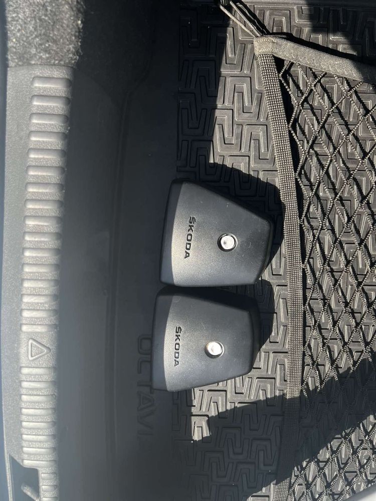 Багажник на дах Skoda Octavia A8 A7 рейлінги