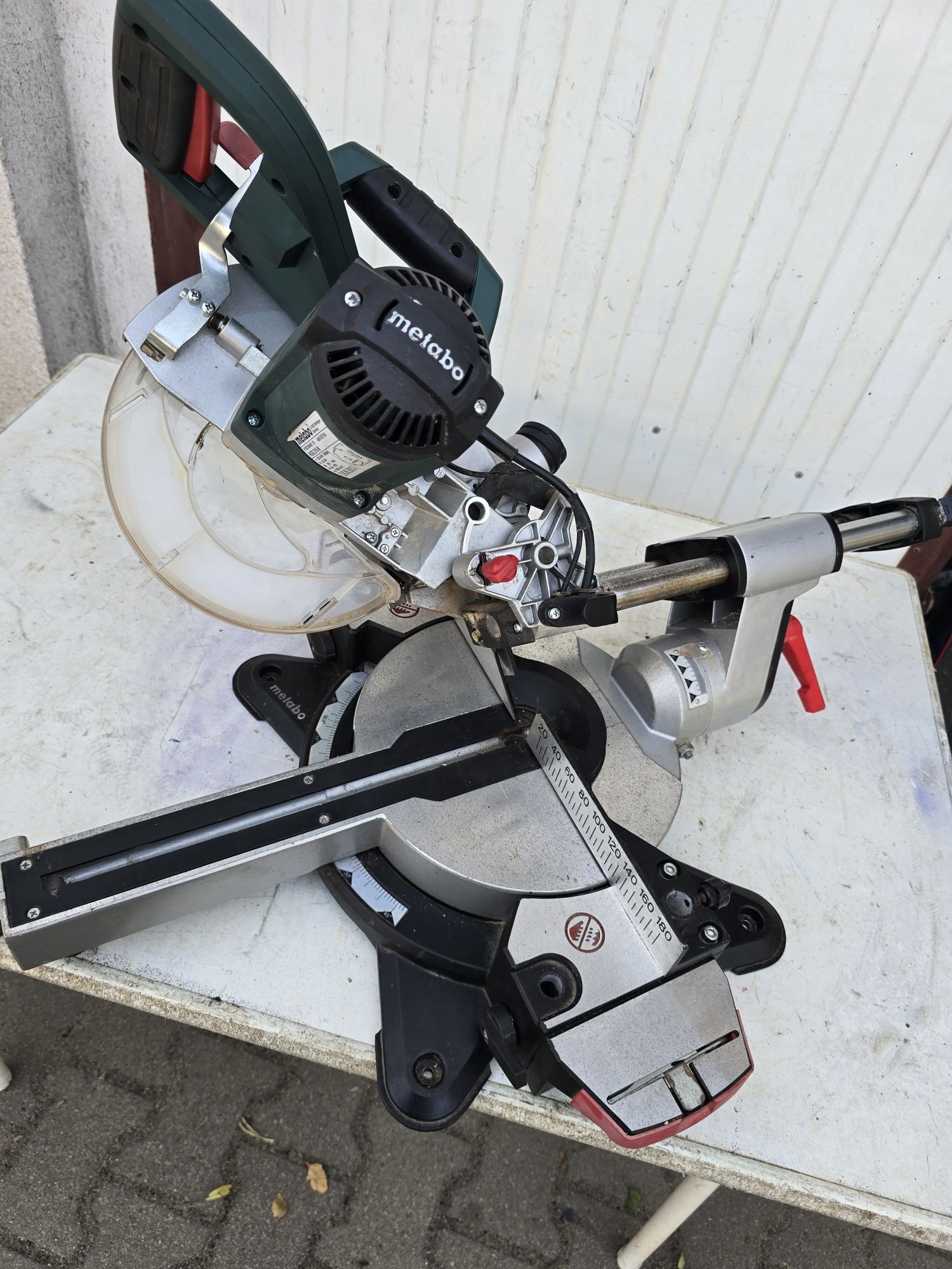 Piła łukośna z posuwem Metabo 1500 W