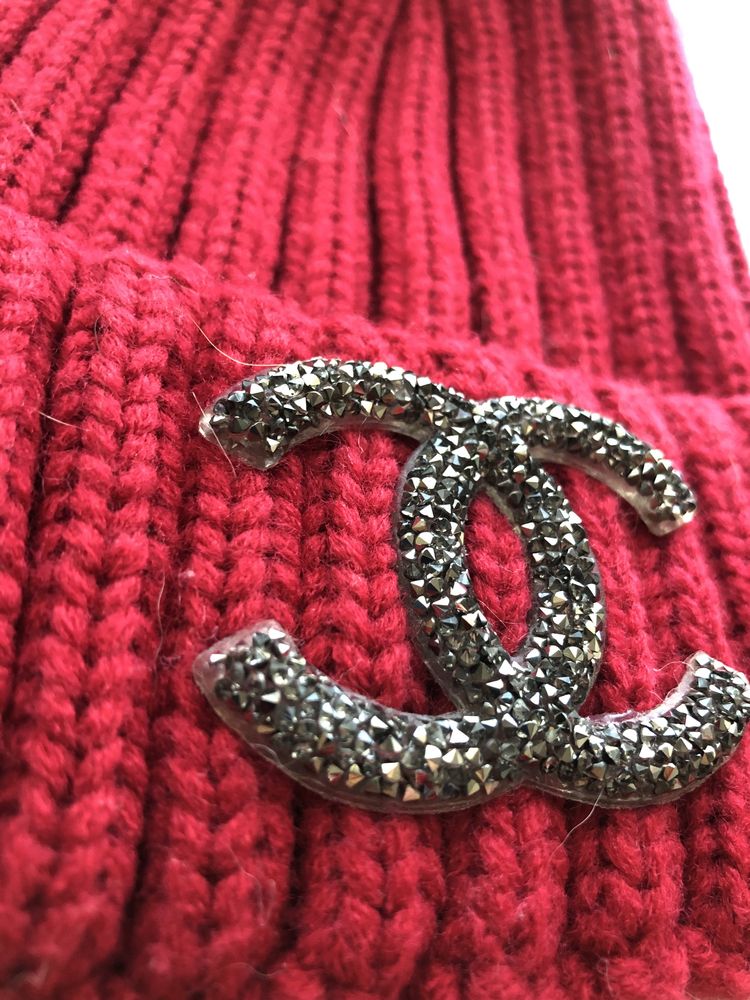 Шапка красная теплая в стиле Шанель Chanel с помпоном