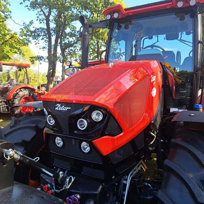 Zetor Seria 6 170 silnik Deutz AG Skrzynia ZF 54+27 biegów . 6 biegów pod obciążeniem  Nowa Forterra !