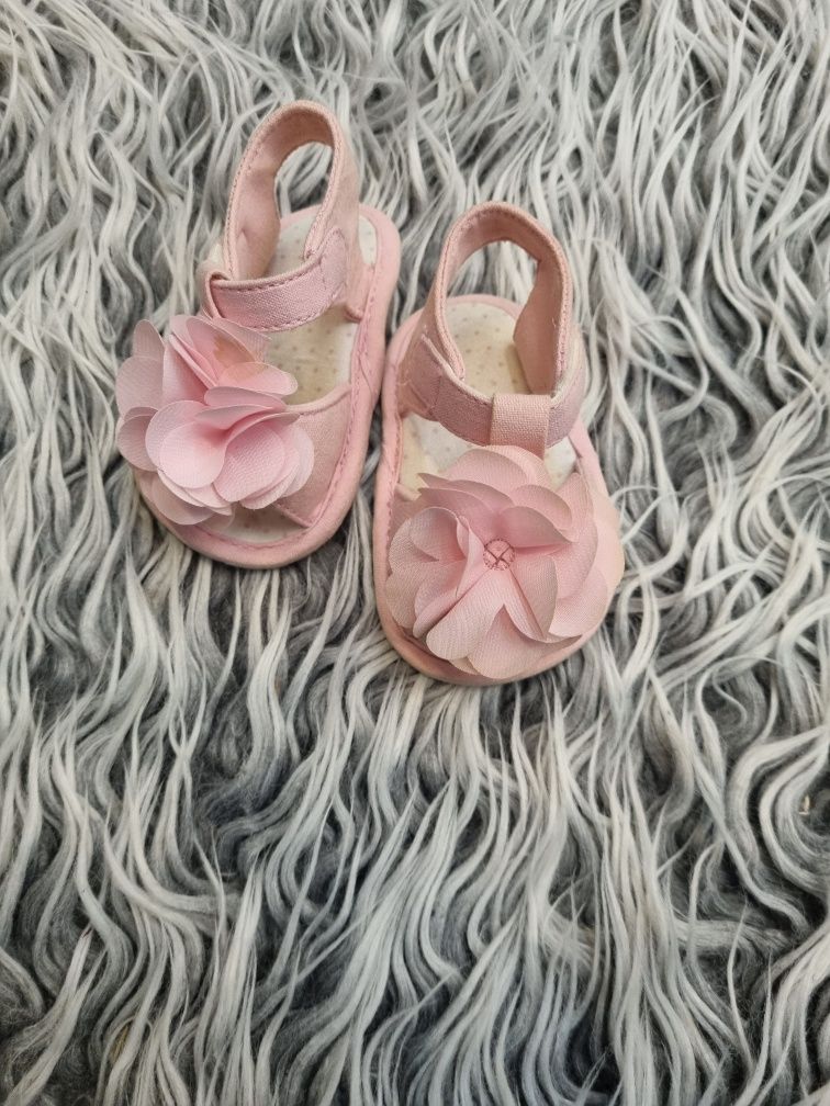 Buty 6-9 miesiecy niechodki sandałki różowe dla dziewczynki