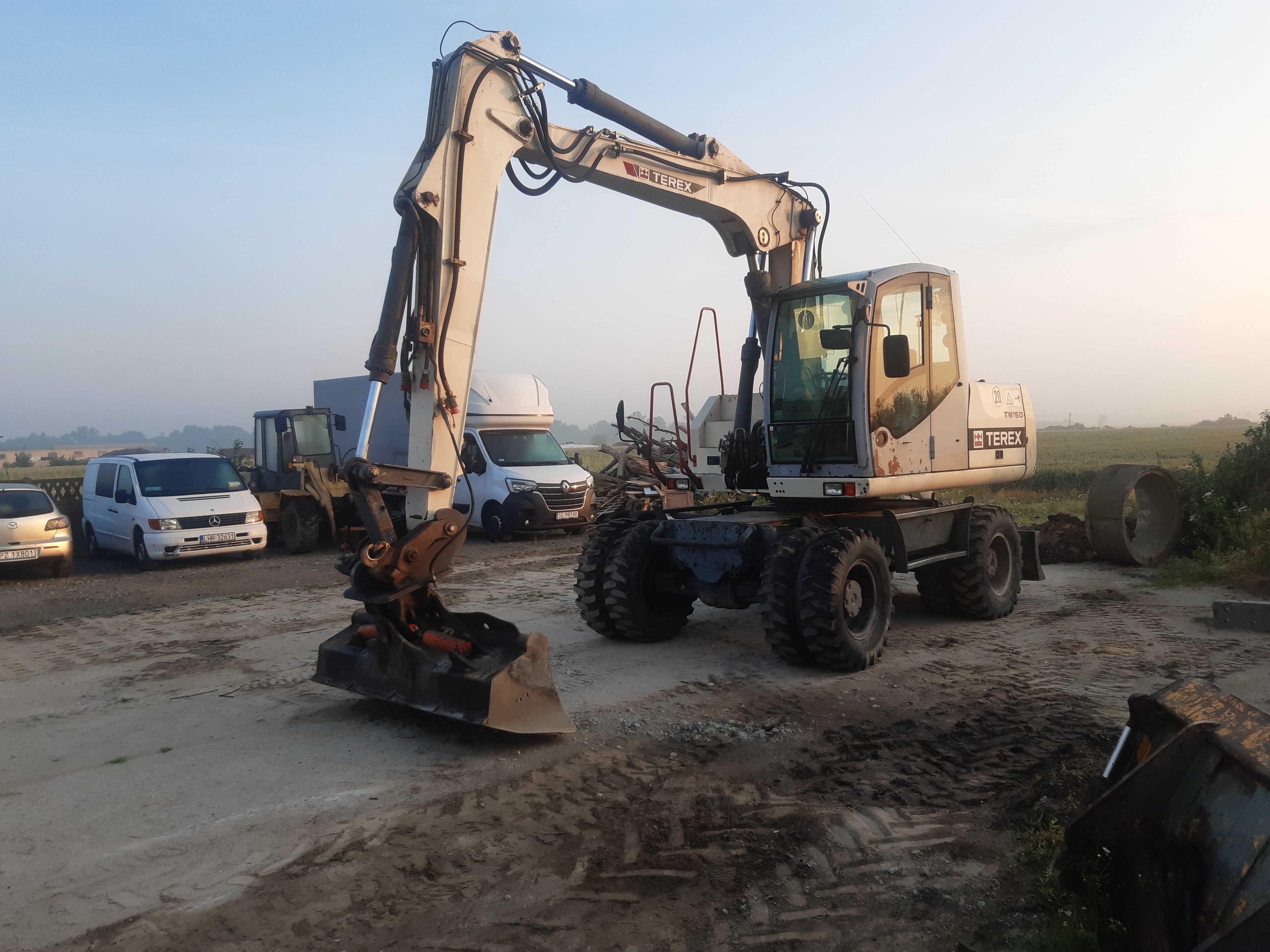 wynajem koparka obrotowa 18ton. usługi