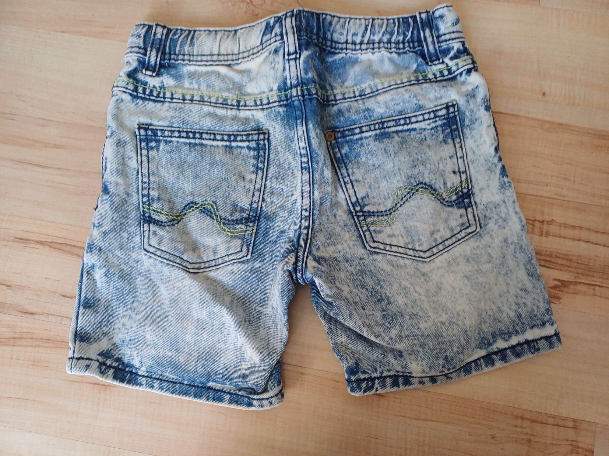 Krótkie spodenki jeans 140