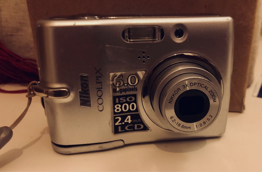 Nikon Coolpix L11 vintage 00s