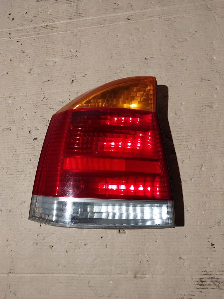 Opel vectra C prawa  tylna lampa tył wkład